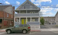 Renovated Water Haus ⎥ +8 beds ⎥ Historic Waterfront - 3-Star