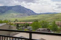 Travelodge by Wyndham Gardiner Yellowstone Park North - Mountain View