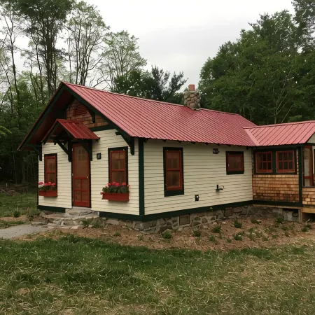 Beautiful cottage on quiet country road walking distance to charming North Creek