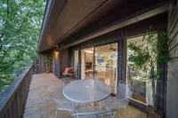 Lake Hamilton Condo - Sleeps 4, Pool, and Hot Tub! - 3-Star