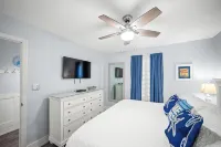 Condo IS on the Beach!  240+ 5-Star Reviews - Tiki Bar - 3 Pools - 2 Hot Tubs - พร้อมระเบียง