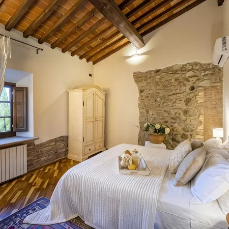 Charming villa in Chianni,Pool,garden, A/C, Pergola for al fresco dining,sleep 9