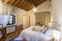 Charming villa in Chianni,Pool,garden, A/C, Pergola for al fresco dining,sleep 9 - 4성급