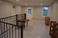 Apple View- Quiet, handicap accessible country home with a hot tub! - Homestays
