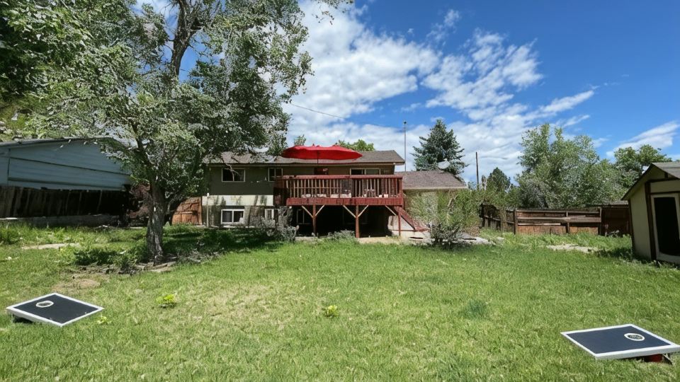 Cheerful 4 Bedroom Home - Back Yard/Game Room!