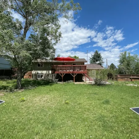 Cheerful 4 Bedroom Home - Back Yard/Game Room!