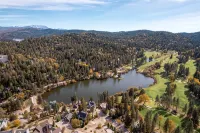 Light-Soaked A-Frame Close to Lake and Skiing - Hytter