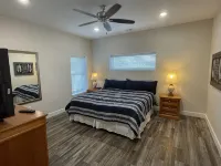 PRIVATE POOL AND HOT TUB!  In Town spacious 8 Bedroom and 8.5 Bathroom home. - บังกะโล