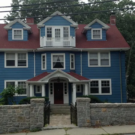 Blue Magnolia - A quiet apartment in a quaint Gloucester MA village