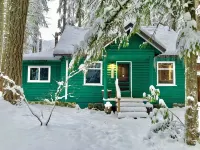 Cozy with Modern Comforts, EV Charger, Huge Fenced Yard, Last Minute Feb Deals - Alppimaja