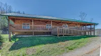 Piney Knob Lodge-15 Min to Lake Lure-30 Min to TIEC-Hot Tub -Stocked Pond-Creek - Chalets