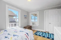 Enjoy Gorgeous Sunsets from Your Waterfront Beach House. - Wifi