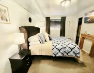 Tranquil 3 Bedroom, 2 Bath Home Near Scenic River Walk! - Wifi