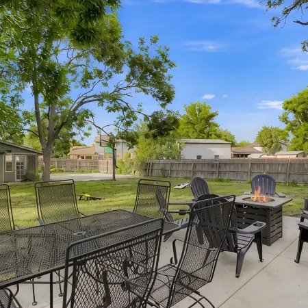 Newly Renovated-Spacious-20min to Den& Boulder-HotTub/Game Room/Basketball Court