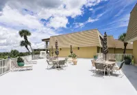 Crescent Beach Retreat- Fully updated 2 BR/2BA  Direct ocean views in Coquina! - 陽台