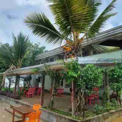 Deux-Palmes-Kribi, close to the beach (200m), comfortable and family-friendly Hotel Exterior