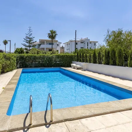 Apt. Franca, near the beach. 300 m, Pool, Wifi, A/C Terrasse and private garden