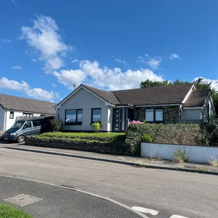 Detached 3 bed 3 bath home 7 mins walk to Padstow Harbour- Pet Friendly Parking