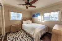 A Few Steps to the Beach! Ocean Views, Patio and 1 Car Garage Parking! - 4 stelle