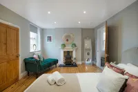 4BD/3Bath/2Car Drive/Garden/Games room/Nr Hospital - 3-نجوم