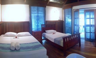 a room with two twin beds , one on the left and one on the right side of the room at Driftwood Resort