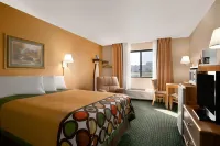 Super 8 by Wyndham Alexandria MN فنادق في Alexandria