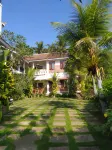 Omah Glugu Resto & Guesthouse Hotel dekat Lintang peternakan bebek