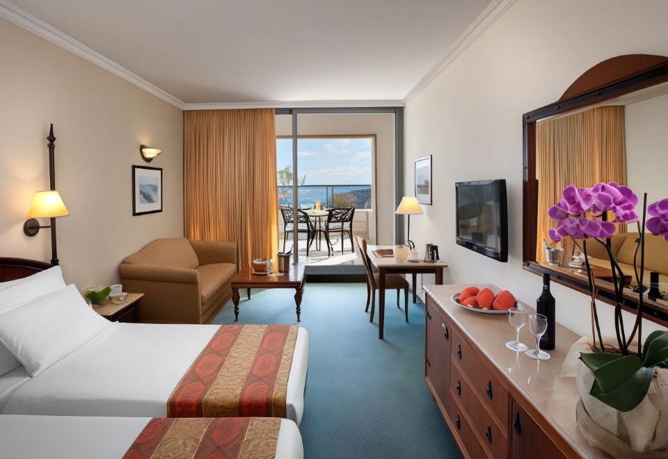 Golden Crown Hotel - Housity
