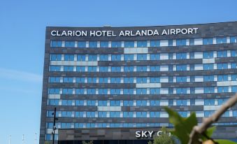 the clarion hotel arlande airport , located in germany , is a modern building with a large glass facade at Clarion Hotel Arlanda Airport Terminal
