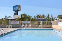 裏奇韋馬丁斯維爾地區Travelodge by Wyndham酒店 - 停車場