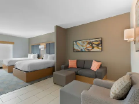 La Quinta Inn & Suites by Wyndham Coralville Iowa City Hotels in Johnson County