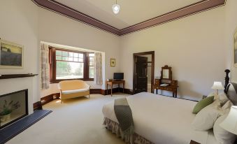 Petersons Armidale Winery and Guesthouse