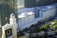 Stay Together Suites - Suite on the Strip Steps from Bellagio & Cosmo Sleeps 11 - No Resort Fee Hotels in 