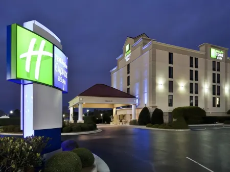 Holiday Inn Express & Suites Wilmington-University Ctr