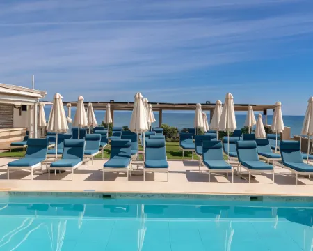 Iakinthos, Tsilivi Beach Hotels in Planos