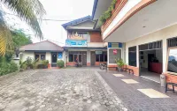 RedDoorz @ Hotel Kridawisata Lampung Meizar Computer 주변 호텔