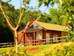 Tsanana Log Cabins and Mullberry Lane Suites