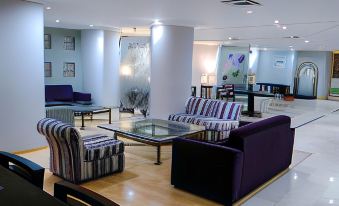 1. Hotel In..