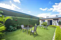 Berlor Airport Inn Hotels near Anibal's