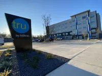 Tru by Hilton Austin Airport - parking
