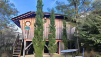 Cabanes et Lodges du Belvedere Hotels in Maillat