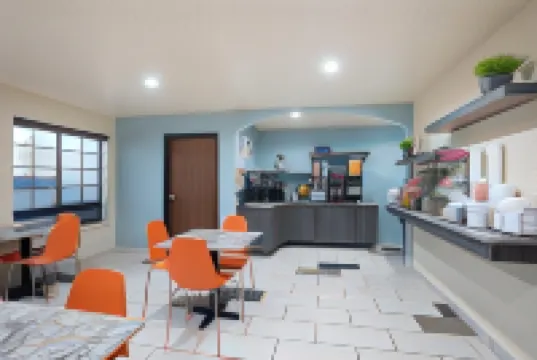 Super 8 by Wyndham Claremore OK