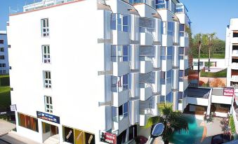 New Farah Hotel