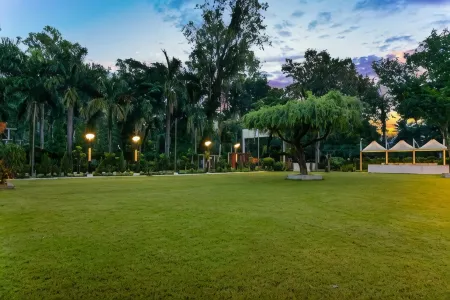 Hotel Aketa Rajpur Road Dehradun, Dehradun Отели рядом с достопримечательностью «Mindrolling Monastery»