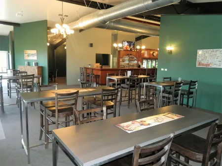 Dooleys Tavern and Motel Capella Отели в г. Эмеролд