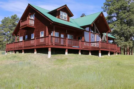 35 Acres-Luxurious 3 Private Suites-Sleeps 8-Kid+Dog Friendly-30+ Mile Views