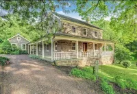 A cozy, beautifully renovated 1829 farmhouse