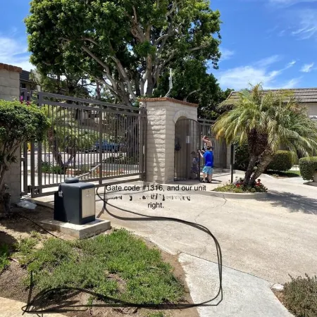 REMODELED 3 BEDROOM 2.5 BA. HOME ACROSS FROM PRIVATE BEACH OR WALK TO DOG BEACH!