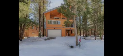 5 bed 5 bath cabin 5 min to the Slopes or Mountain Biking