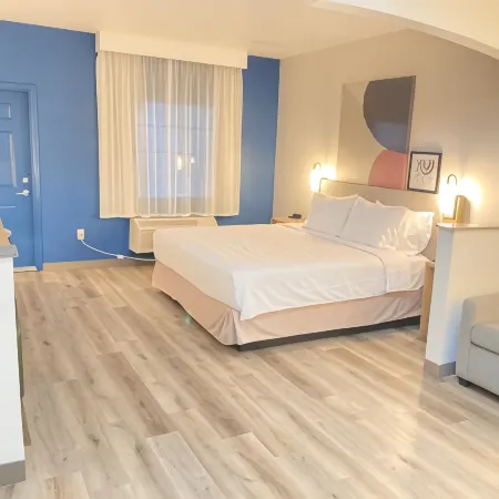 Spark by Hilton Galveston Отели рядом с достопримечательностью «Port Of Galveston»